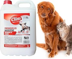 Guía para usar fregasuelos en hogares con perros y gatos