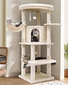 Descubre las ventajas de tener un árbol rascador grande para tu gato
